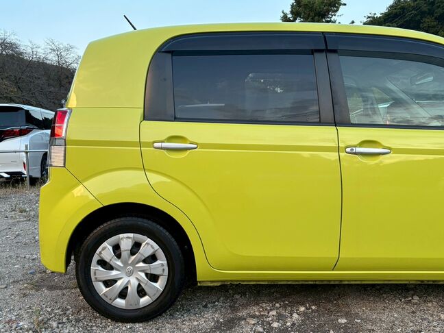 個性的なカラーと美しいフォルム！ 鮮やかなイエローのボディは、スペイド特有の左右非対称なデザインを一層際立たせています。【スペイド】